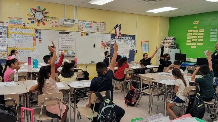 Alumnos de Laredo alistan regreso a clases; el lunes comienza la entrega de horarios