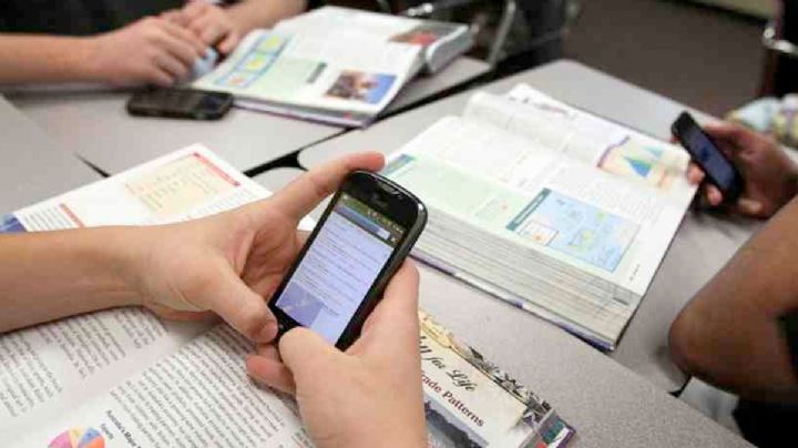 Le dicen 'adiós' a los celulares en colegios de EU durante los horarios de clases