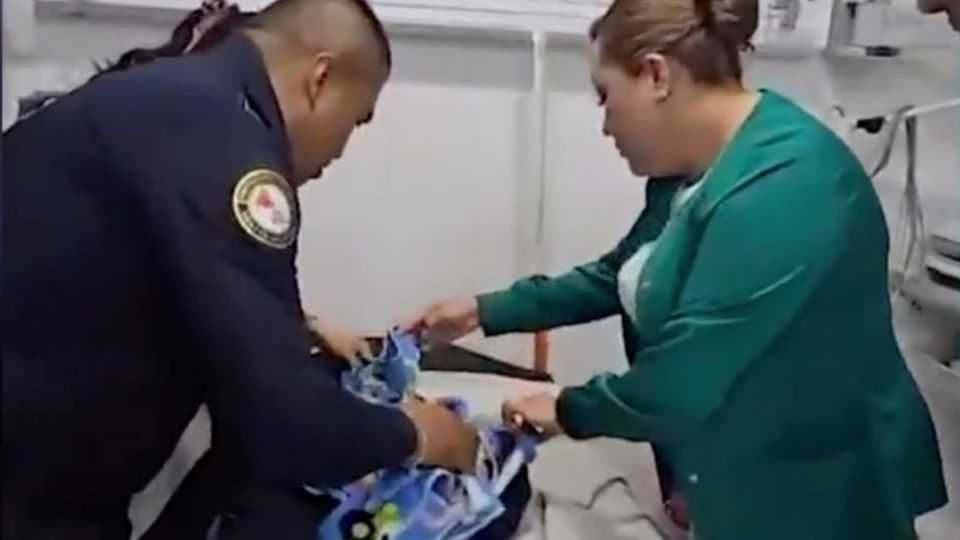 Agentes de la Policía le salvan la vida a una recién nacida