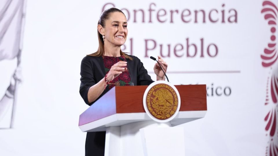 Con una alta aprobación interna y gestos de reconocimiento desde el exterior, la Presidenta Sheinbaum se prepara para rendir cuentas en un momento de fortaleza política inicial