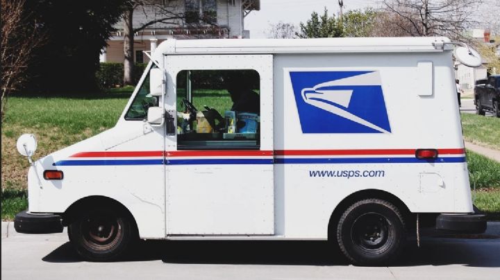 Laredo: cartero se vuelca en su carrito del Servicio Postal; vehículo quedó aplastado