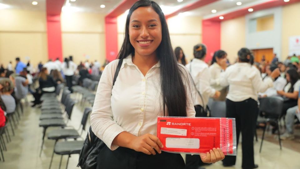 Quienes busquen una beca deberán presentar la boleta de calificaciones original del último cuatrimestre, tetramestre o semestre correspondiente al ciclo escolar 2024–2025