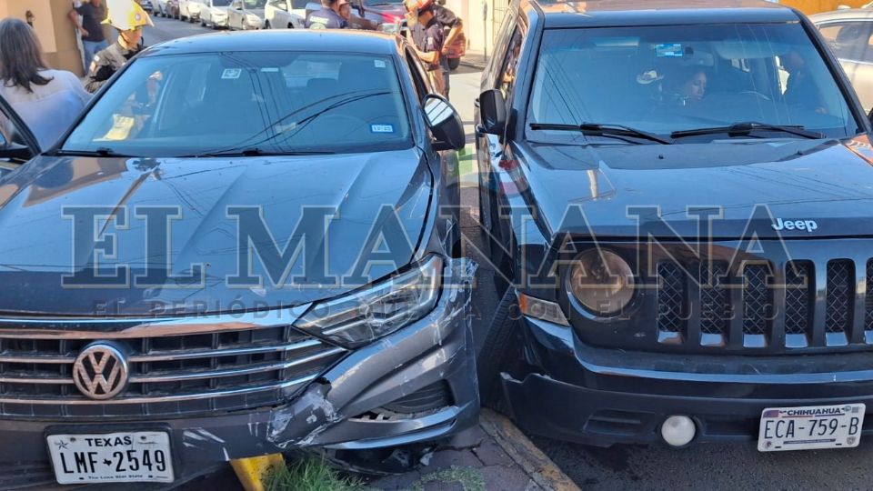 La mujer, con ocho meses de gestación, se quejó de dolores de vientre, tras chocar con la otra conductora