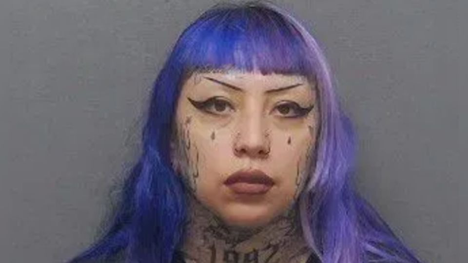 Detienen a mujer por apuntar con arma a su bebé en San Antonio, Texas