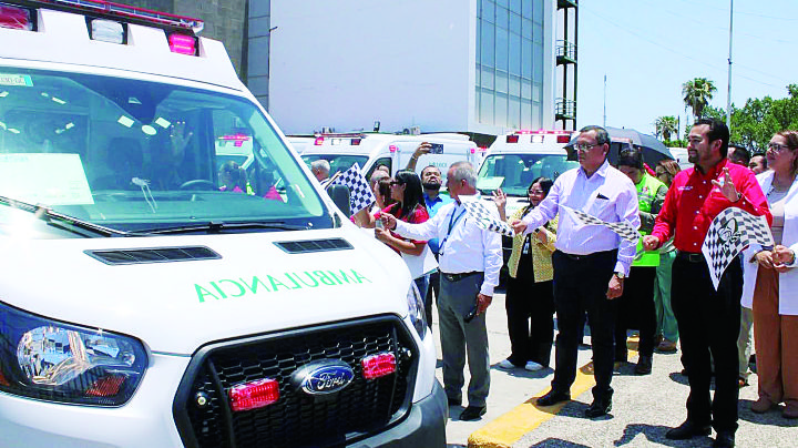 Recibe IMSS nuevas ambulancias en Nuevo Laredo