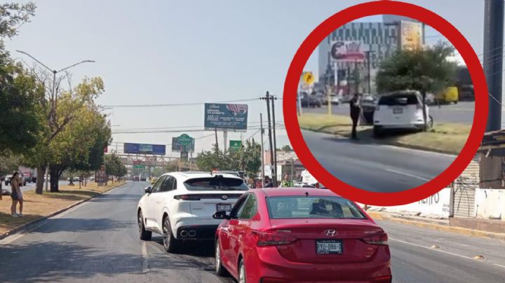 Aceite provoca carambola entre cuatro autos en Monterrey; importante avenida fue cerrada