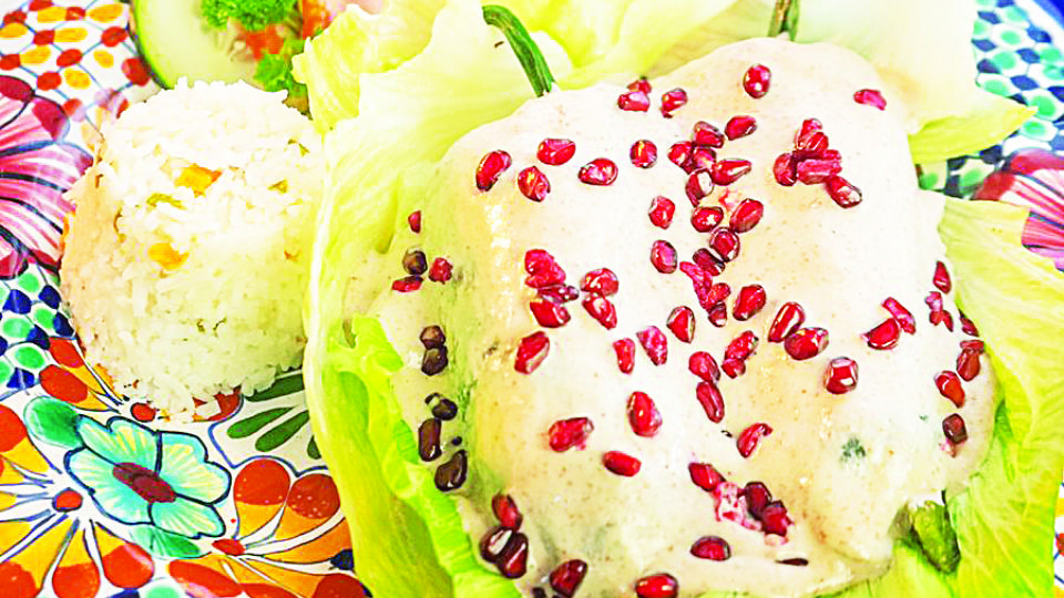 Los chiles en nogada son unos de los platillos que integran la rica historia de la gastronomía mexicana.