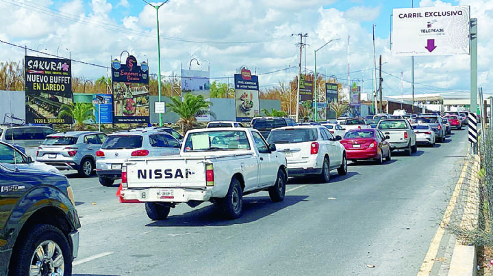 Provocan revisiones largas filas en Puente Internacional II Juárez Lincoln