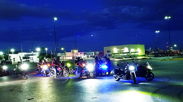 Concientizan motociclistas de Nuevo Laredo al uso del caso para salvar vidas