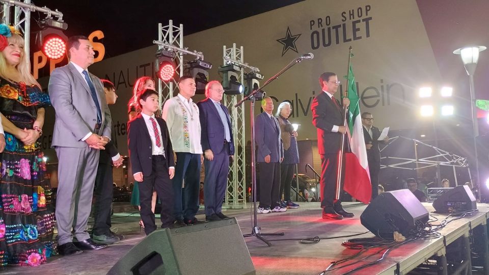 El Grito de Independencia en el consulado de México en Laredo, TX