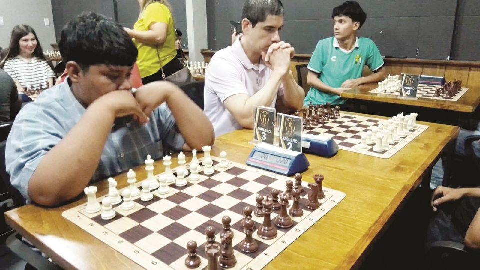 Alrededor de 20 deportistas toman parte en el Torneo de Ajedrez Piensa Independiente.