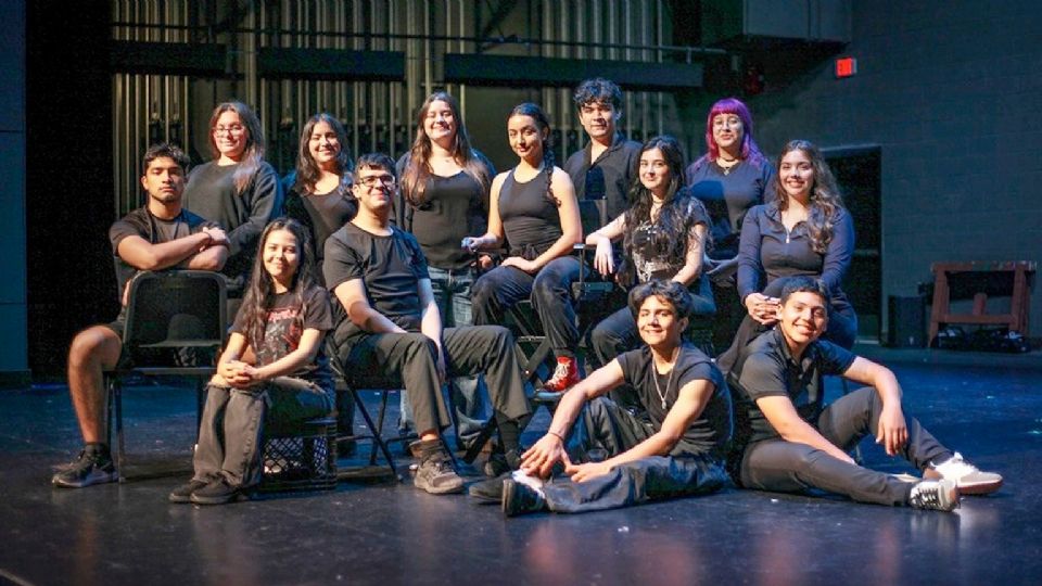 Alumnos de la Escuela de Comunicación y Bellas Artes Vidal M. Treviño.