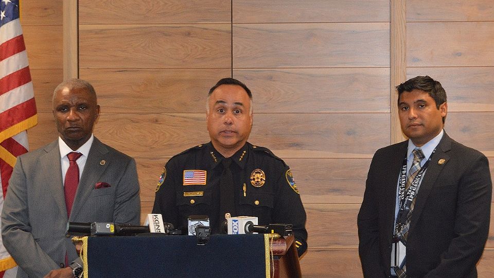 La policía informó de operativo contra tiendas de vapeo