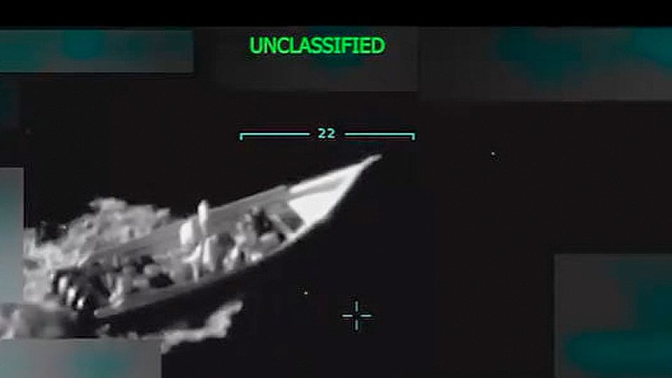 LA barcaza explotó en el mar por un proyectil norteamericano.