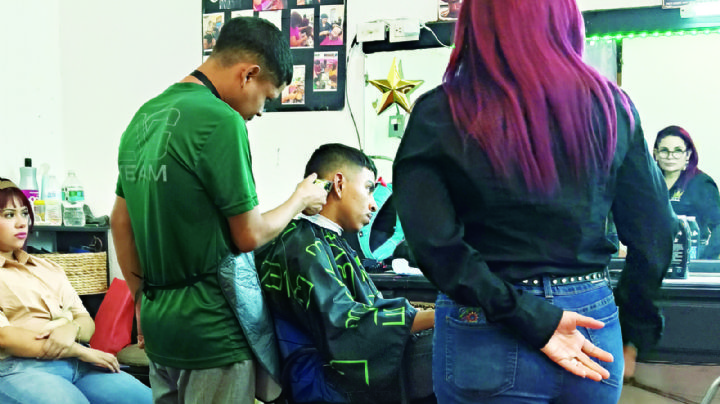 Joven encuentra en taller de Barber Shop en Nuevo Laredo una oportunidad de vida
