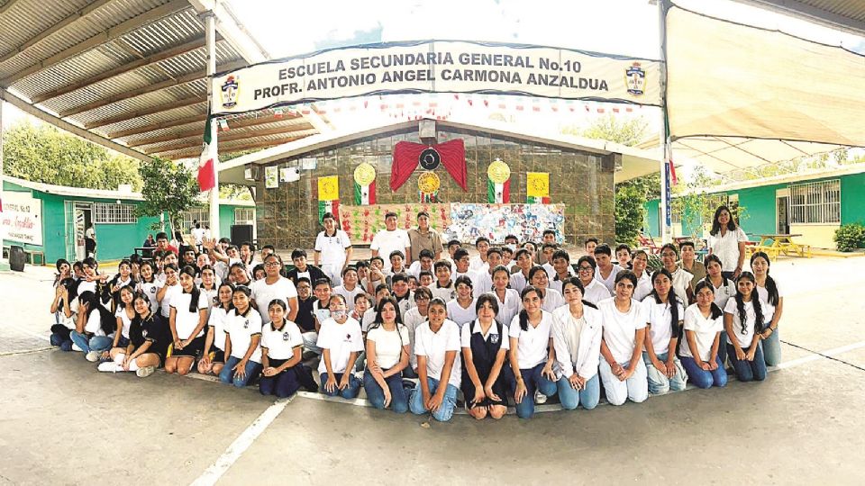 La comunidad escolar promueve los valores.