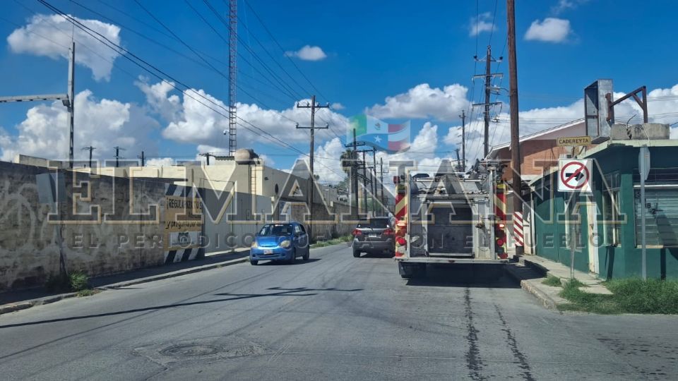 Elementos del Cuerpo de Bomberos llegaron al lugar y confirmaron que el humo provenía del interior