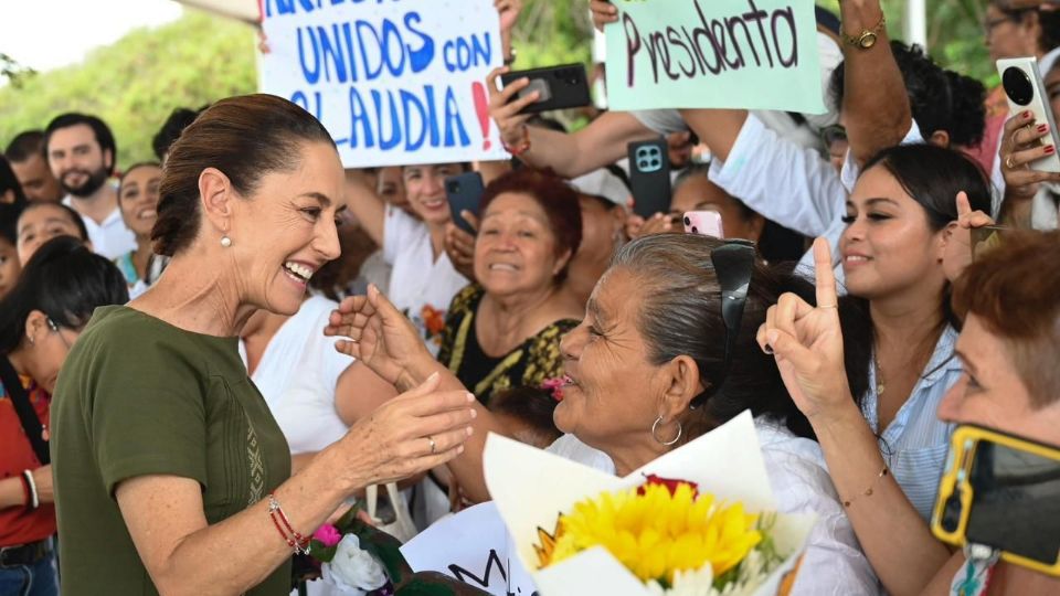 La presidenta Claudia Sheinbaum fue recibida por los habitantes de Quintana Roo