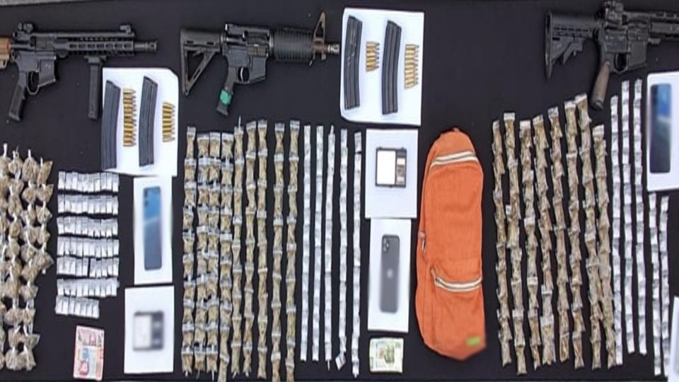 Aseguran armas y drogas en Monterrey.