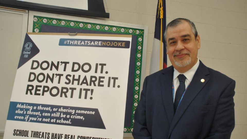 Mike Garza, asistente del superintendente de UISD, habló de la campaña para reducir las amenazas en escuelas