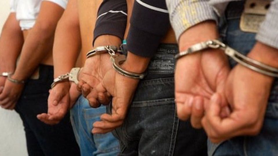 Tres hombres fueron arrestados.