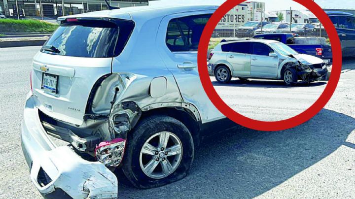 Jovencitos protagonizan aparatoso choque en la Carretera Aeropuerto; así quedaron los vehículos