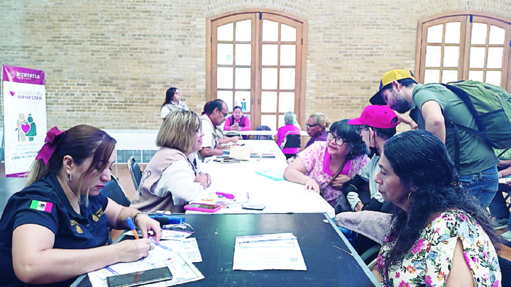 Llegan tarjetas de pensiones Bienestar para reposiciones de Adulto Mayor y Discapacidad