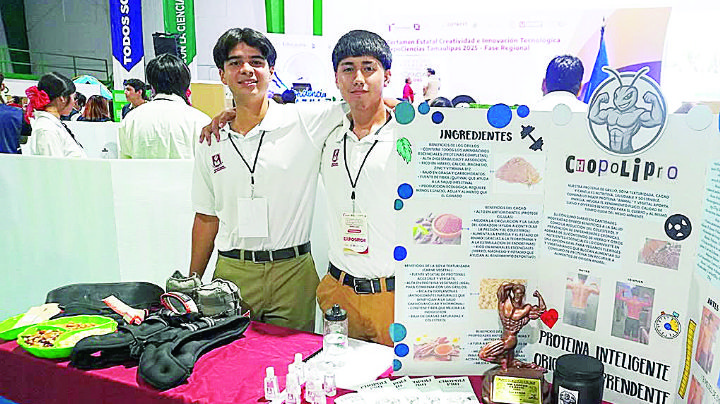 Alumnos de la Preparatoria Municipal Elena Poniatowska sobresalen en evento estatal