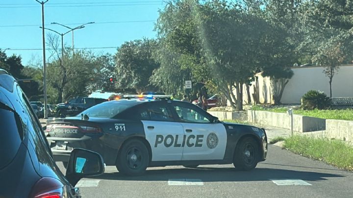 Laredo investiga dos muertes: una mujer en su jacuzzi y un hombre en auto Chevrolet Cruze