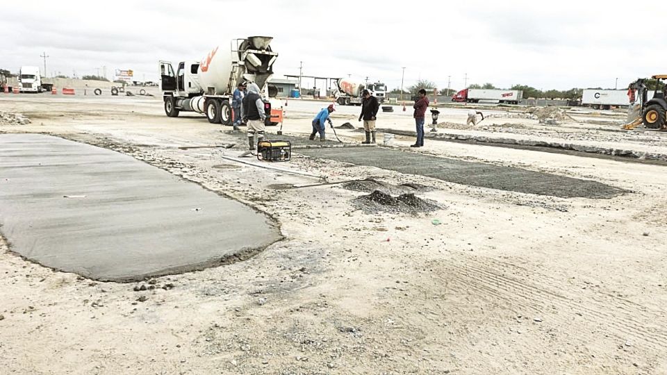 Se contempla la construcción de módulos de baño, así como estacionamiento que permita a los viajeros tomar un descanso.