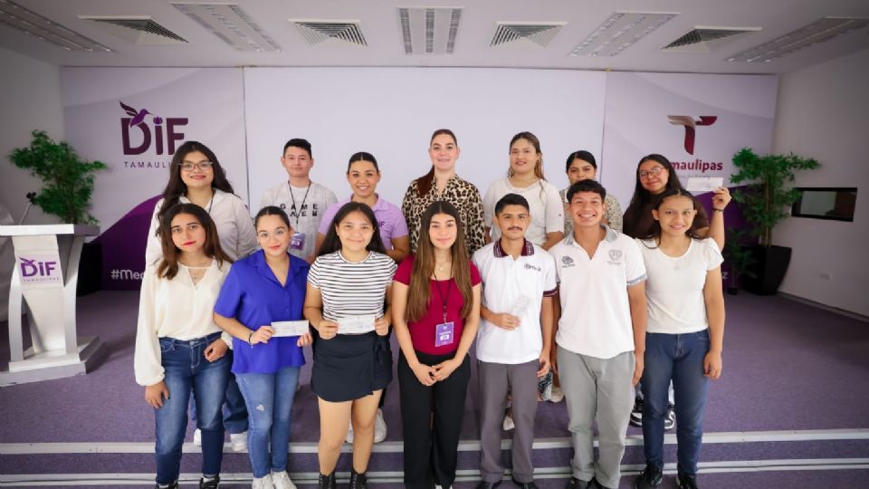 Este apoyo está dirigido a estudiantes de entre 15 y 22 años de edad que cursan el nivel medio superior o superior