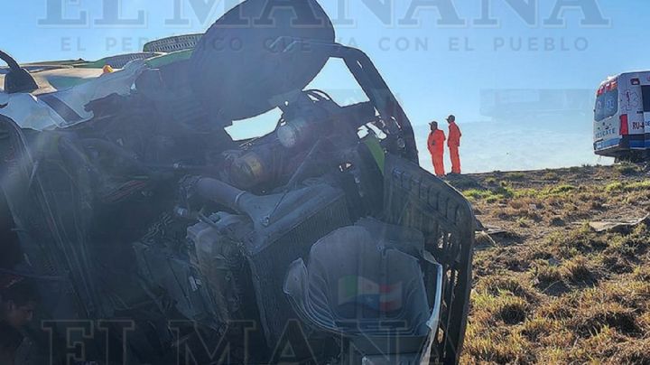 Trailero vuelca brutalmente en la autopista Nuevo Laredo-Monterrey; así quedó la pesada unidad