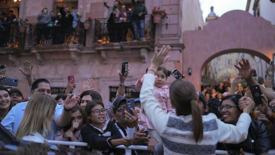 Destacó la construcción de 22 mil 450 viviendas de Conavi e Infonavit, de nuevos hospitales, de Centros LIBRE para las mujeres, más preparatorias, de CECIS y la tecnificación del Distrito de Riego 001