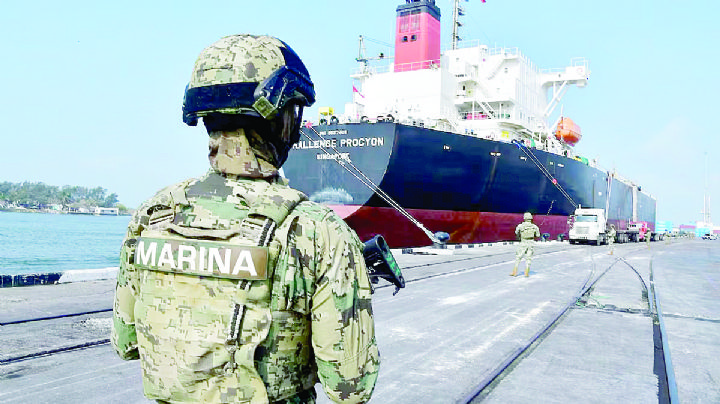 Golpe al huachicol; caen al menos 10 funcionarios y empresarios