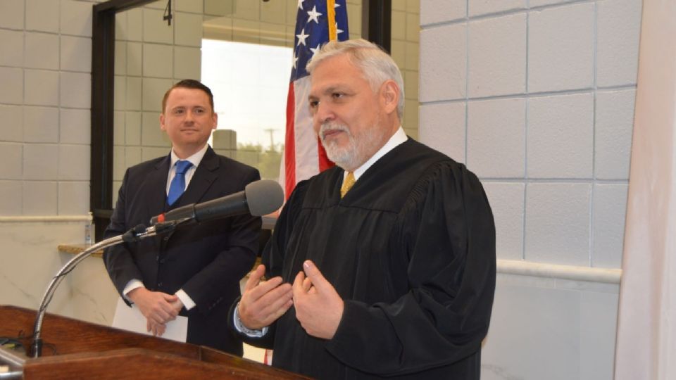 El Juez Municipal Jesús Domínguez advirtió sobre una nueva ley estatal que permite el decomiso de un vehículo si el conductor no trae licencia de manejo vigente