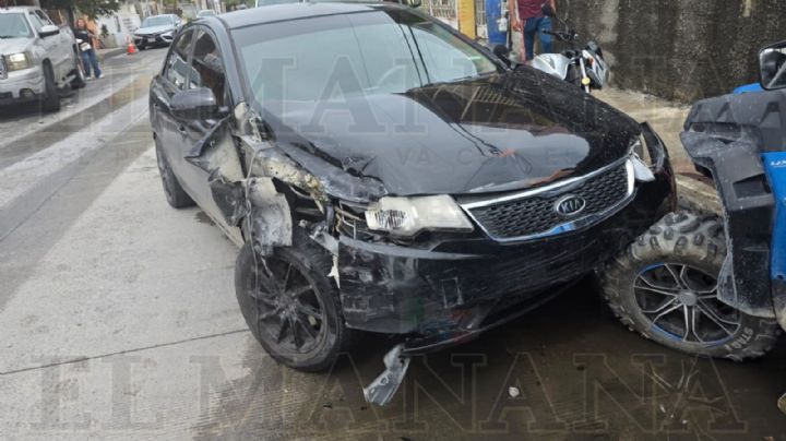 ¡Chuza!: conductor acelerado se lleva de encuentro a RZR, 2 motos y una camioneta en Nuevo Laredo