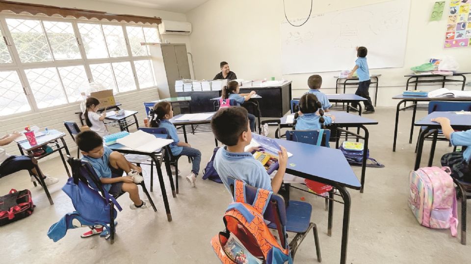 Los salones de clases están llenos de vida.
