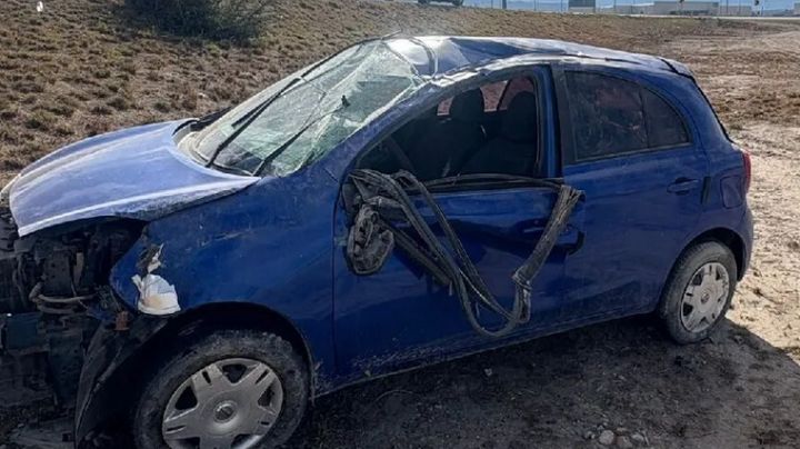 Conductor que iba a Saltillo vuela varios metros tras volcar brutalmente en carretera; está grave