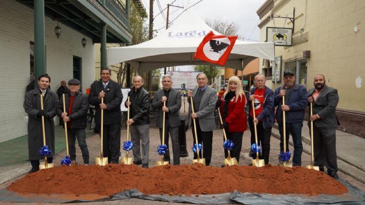 Colocan primera piedra del arco que rinde homenaje a César Chávez junto al Puente Internacional I
