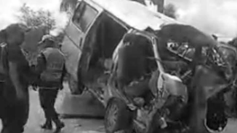 Mueren 11 personas en fatal accidente vehicular en Bolivia