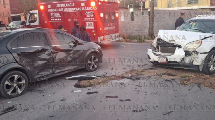 Potente choque paraliza crucero en la colonia Zaragoza de Nuevo Laredo; joven se pasó el alto