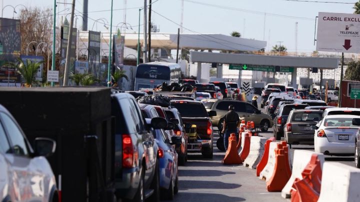 Regreso de paisanos genera largas filas en Nuevo Laredo; tránsito se extiende hasta el Puente Madero