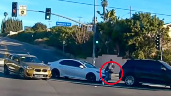 Bebé cae de auto en movimiento en California; madre es arrestada por abuso infantil | VIDEO