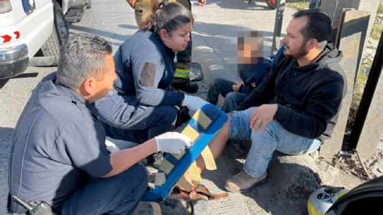 Conductora imprudente choca con motociclista y su hijo en la colonia Francisco Villa