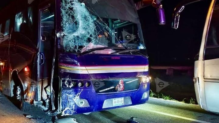 Autobús rumbo a Monterrey se impacta contra tráiler en Tamaulipas; 42 pasajeros se salvan de milagro