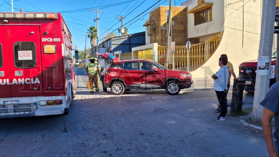 La falta de respeto a las leyes de tránsito, causaron este accidente con graves consecuencias económicas para la conductora