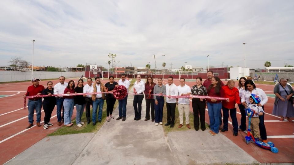 La alcaldesa Carmen Lilia Canturosas cortó el listón de inauguración.