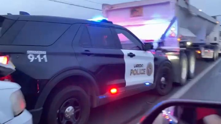 Patrulla se impacta contra camión de volteo tras ser chocado por camioneta; oficial resulta herido