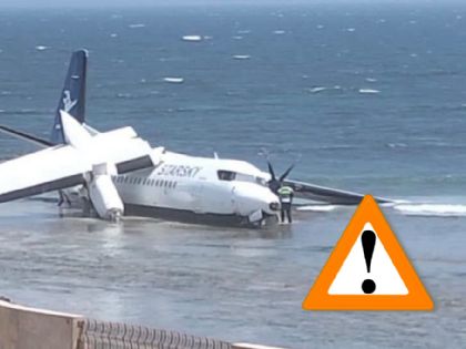 Avión con 55 pasajeros se estrella en la playa; ¿hay víctimas mortales tras el accidente?
