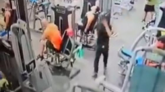Sicario asesina a hombre en gimnasio y huye a plena luz del día | VIDEO